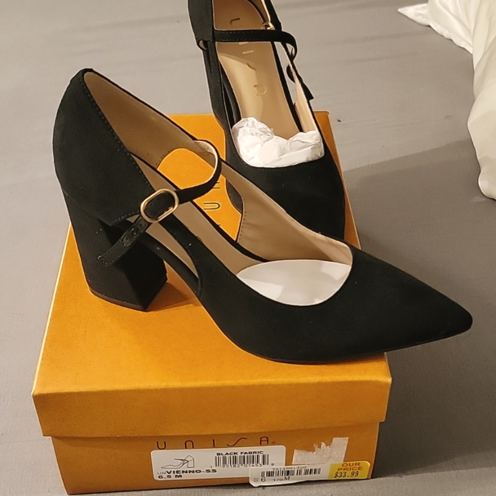 NIB Unisa black pointed toe block heels